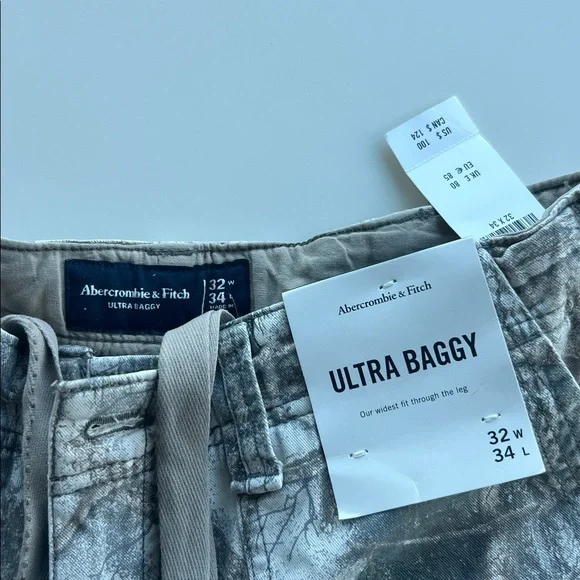 Abercrombie & Fitch Gray Camouflage Cargo Pants